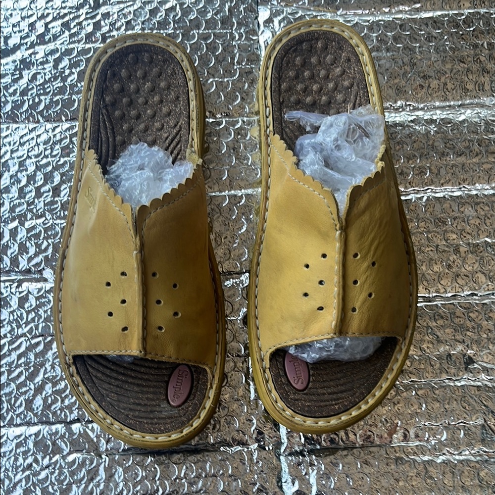 Simple Yellow Leather Slide Sandals - Picture 3 of 12